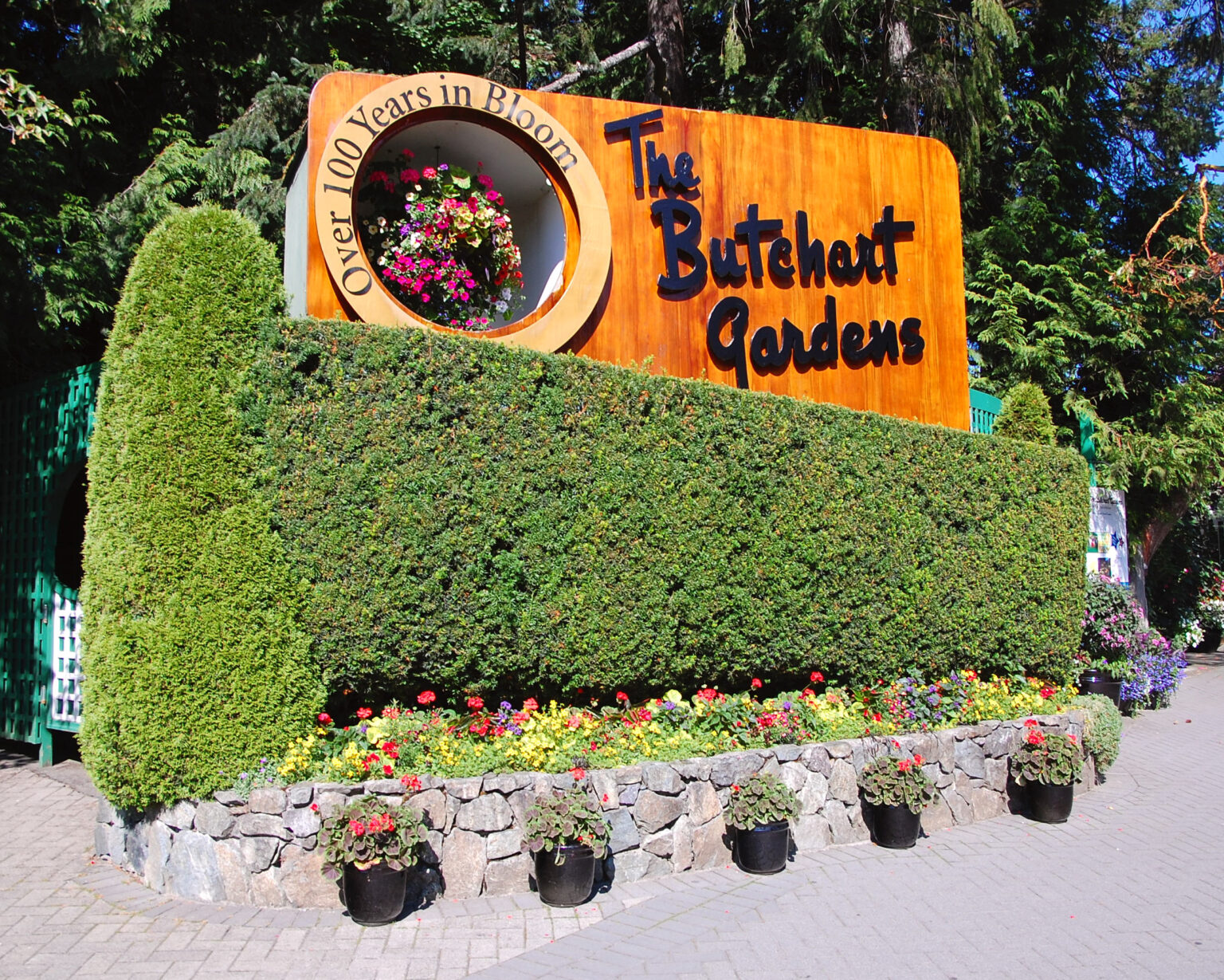 18 Canadian Towns Overwhelmed by Too Many Tourists